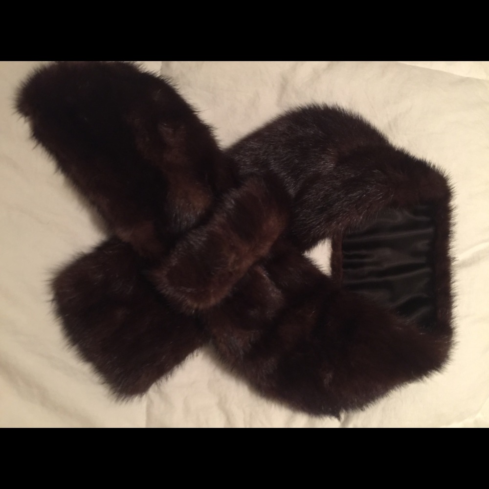 Mink scarf ❄️☃️❄️ perfect on any sweater.